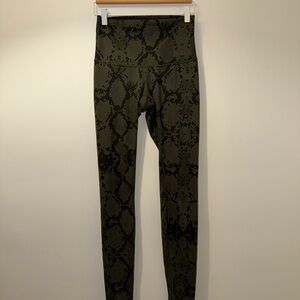 Lululemon Snake Print Leggings Sz 6 🐍